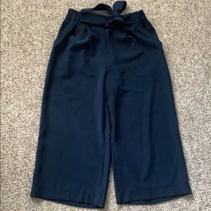 Wide-Leg Crop w Tie Waist